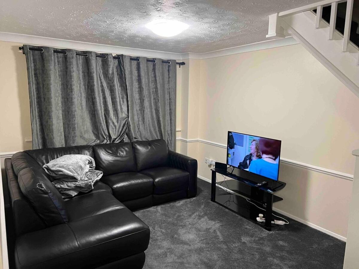 3 Bedroom Mid Terraced House Grays Exterior foto